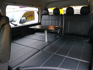 ハイエースワゴン新車アウトレット内装架装　車中泊　ベッド　キャンピングカー